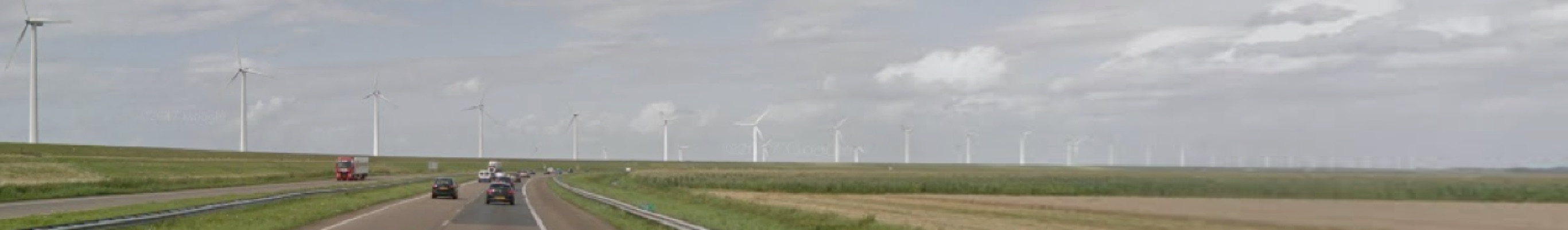 windturbines langs snelweg